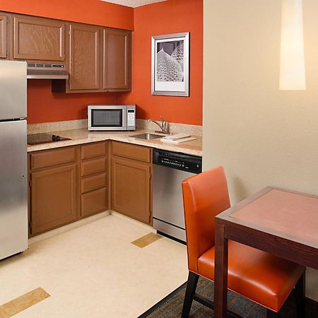 Residence Inn By Marriott Detroit Ливония Экстерьер фото